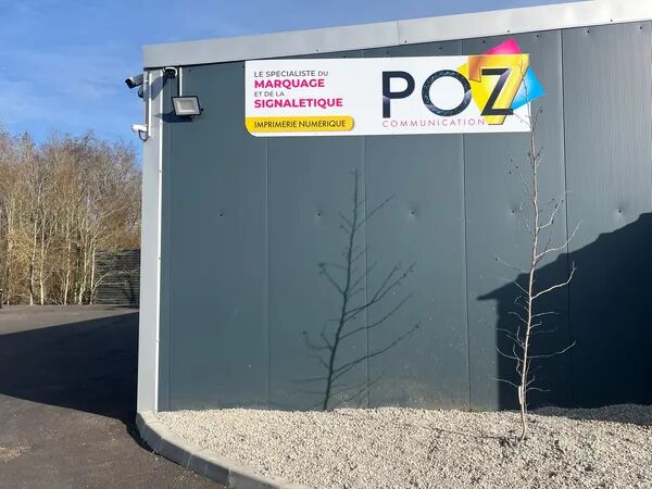 Avant de poser votre signalétique, pensez au service Urbanisme
